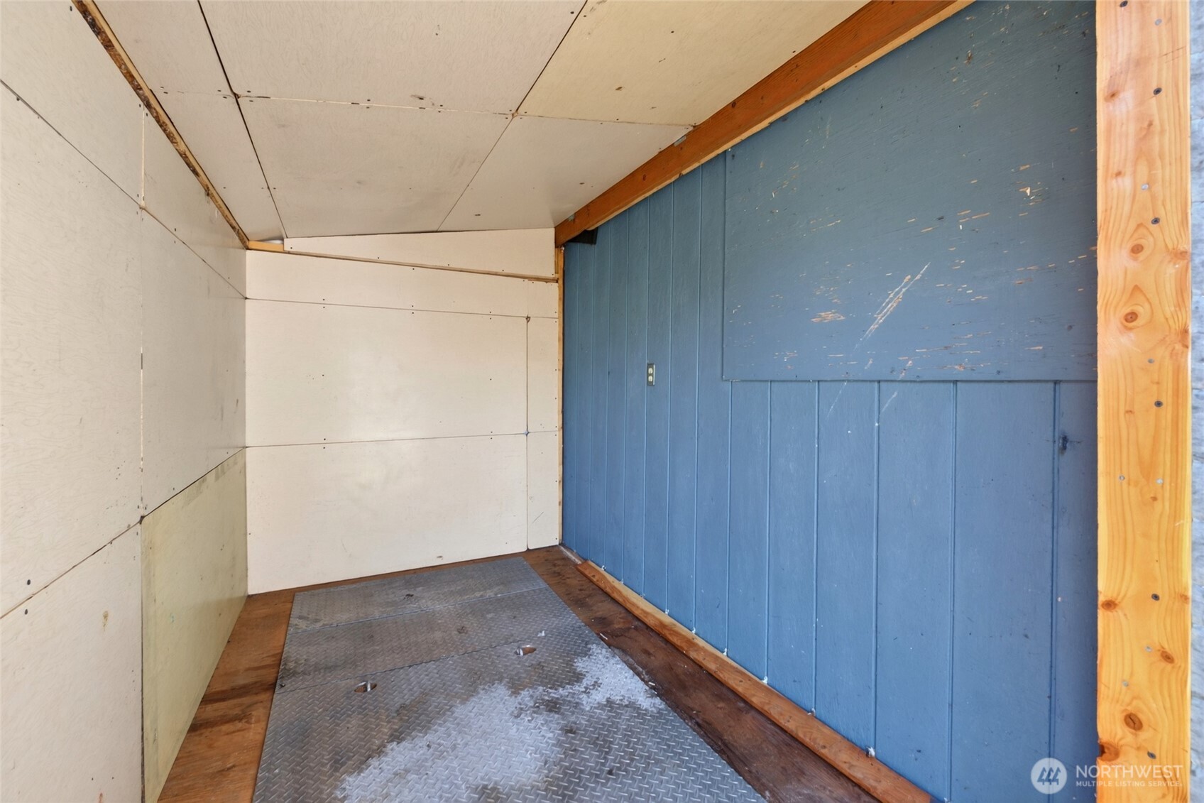 1323 E 56th Street Property Photo 20