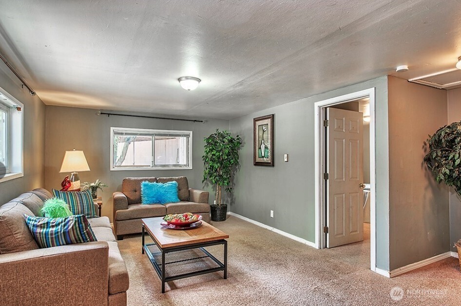 22910 Edmonds Way Property Photo 5