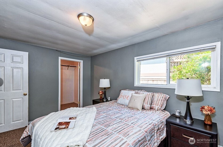 22910 Edmonds Way Property Photo 10