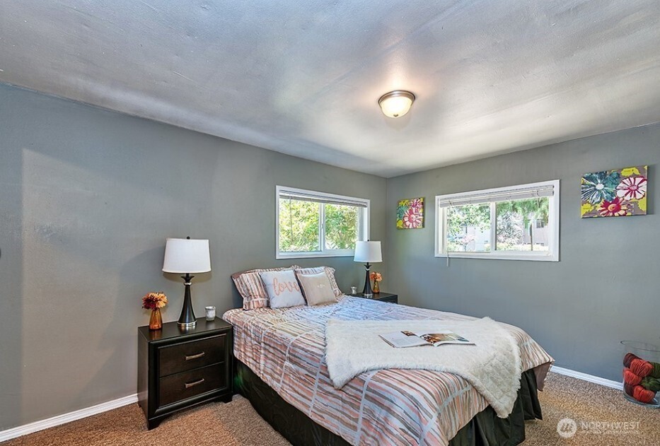 22910 Edmonds Way Property Photo 11