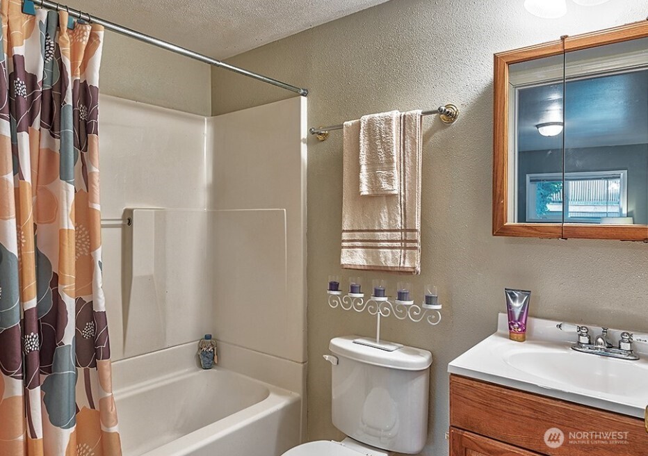 22910 Edmonds Way Property Photo 12