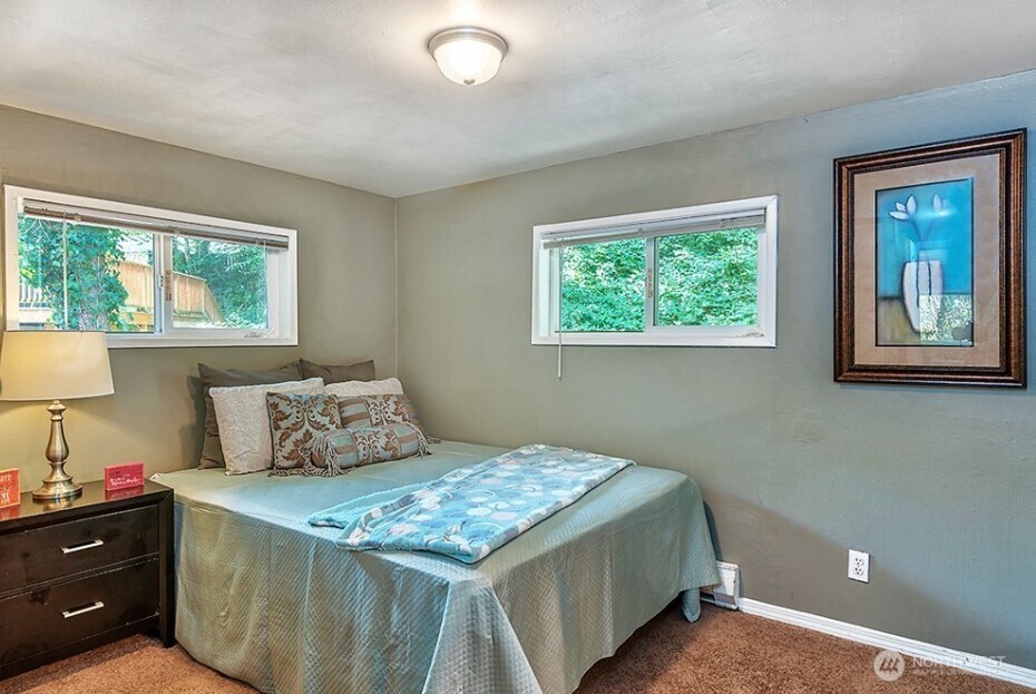 22910 Edmonds Way Property Photo 13