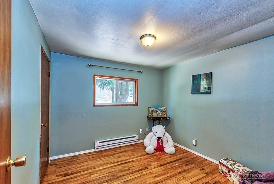 22910 Edmonds Way Property Photo 14