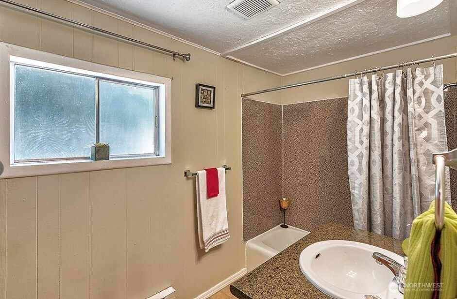 22910 Edmonds Way Property Photo 15