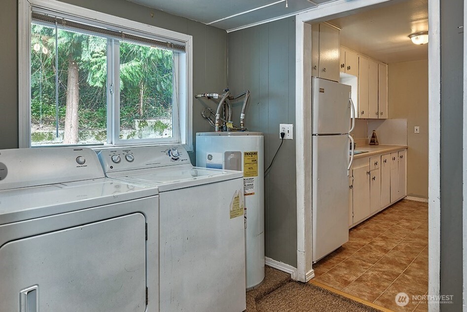 22910 Edmonds Way Property Photo 16