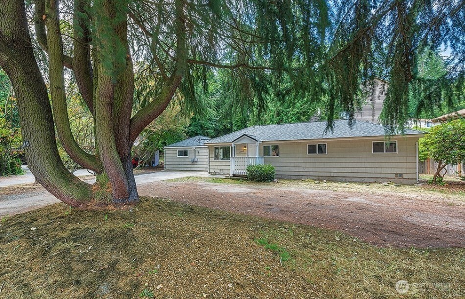 22910 Edmonds Way Property Photo 17