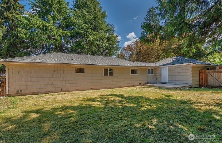 22910 Edmonds Way Property Photo 18