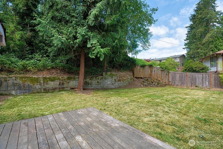 22910 Edmonds Way Property Photo 19