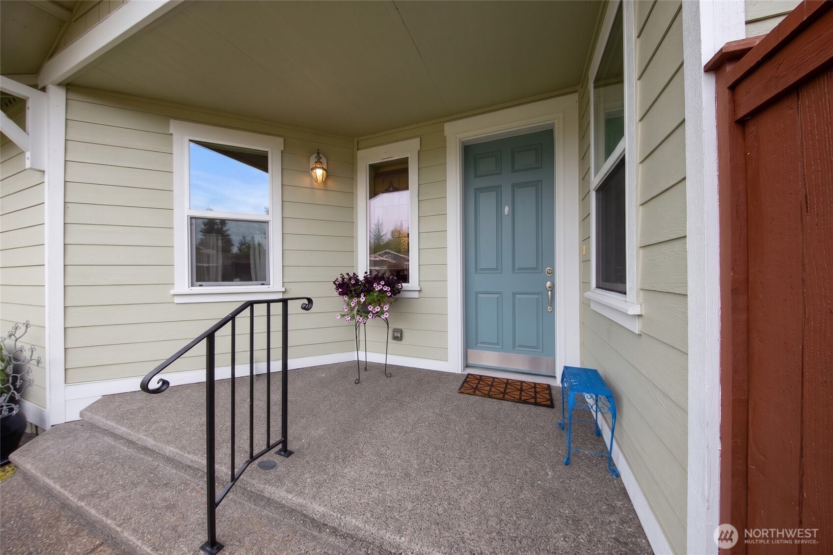 8442 Bainbridge Loop Ne Property Photo 3