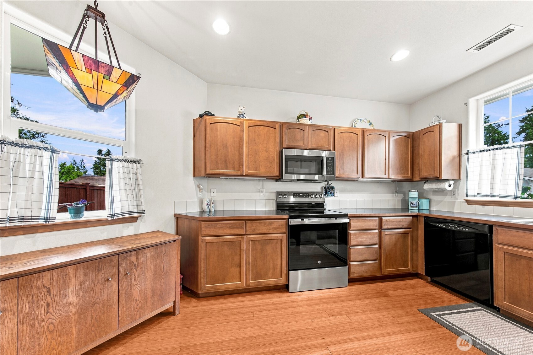 8442 Bainbridge Loop Ne Property Photo 4