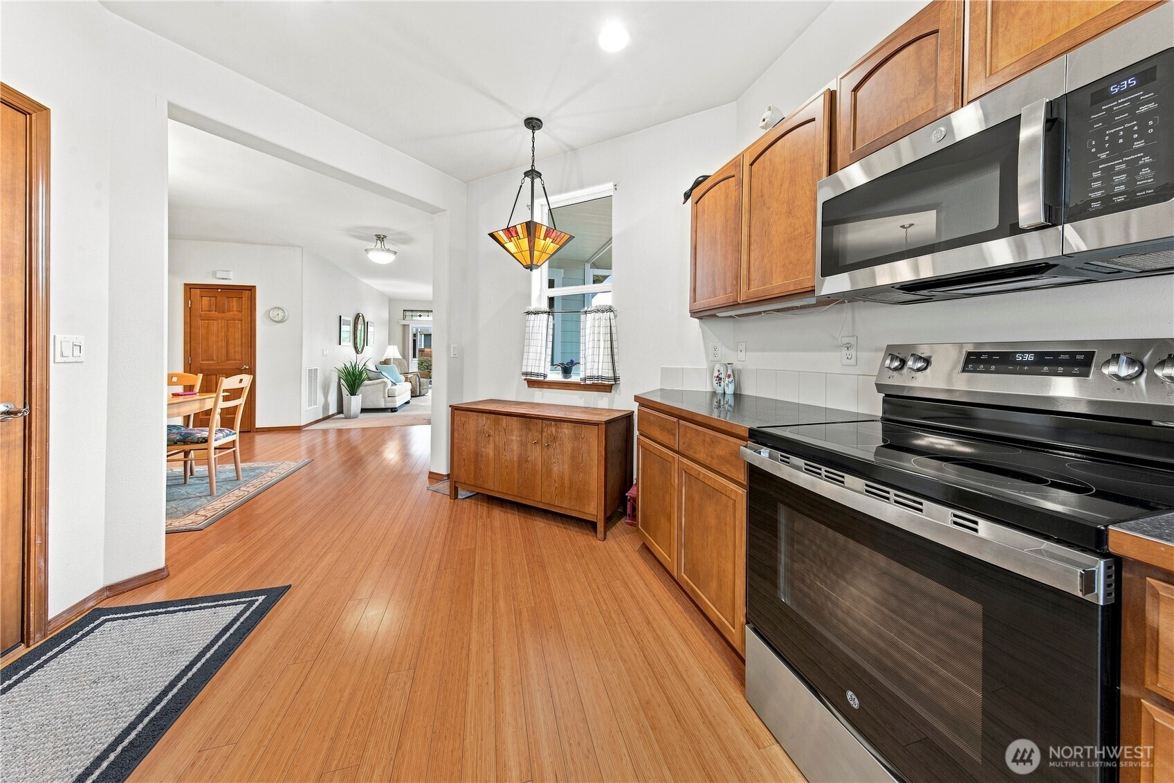 8442 Bainbridge Loop Ne Property Photo 6