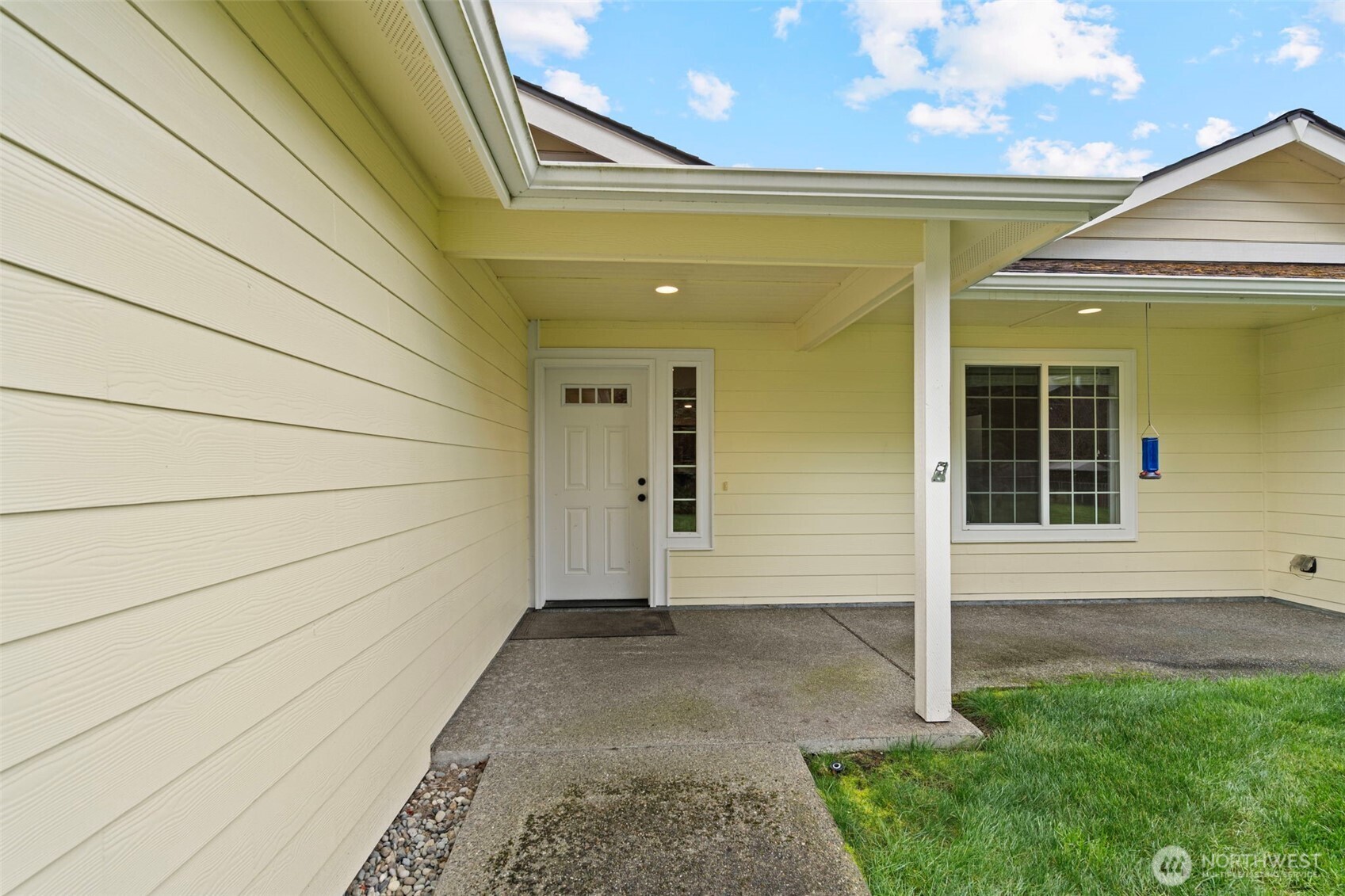 18647 Joselyn Street Property Photo 8
