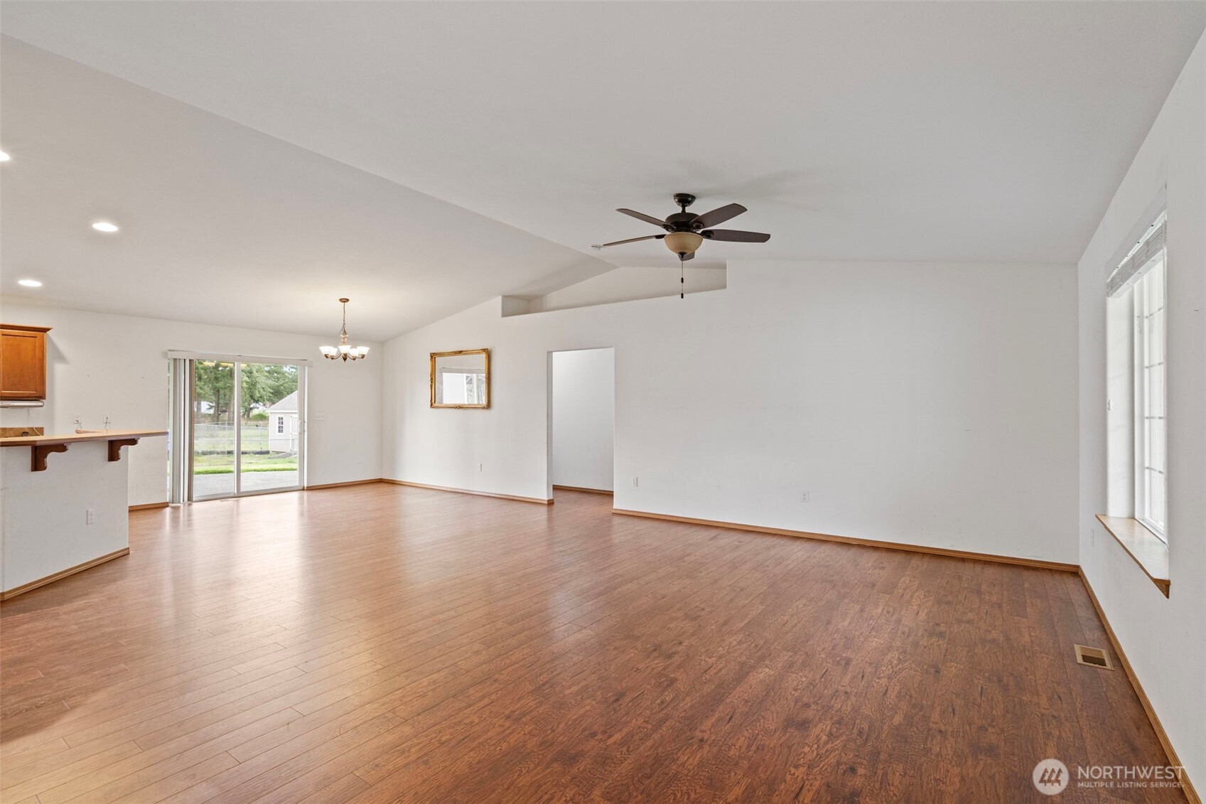 18647 Joselyn Street Property Photo 9