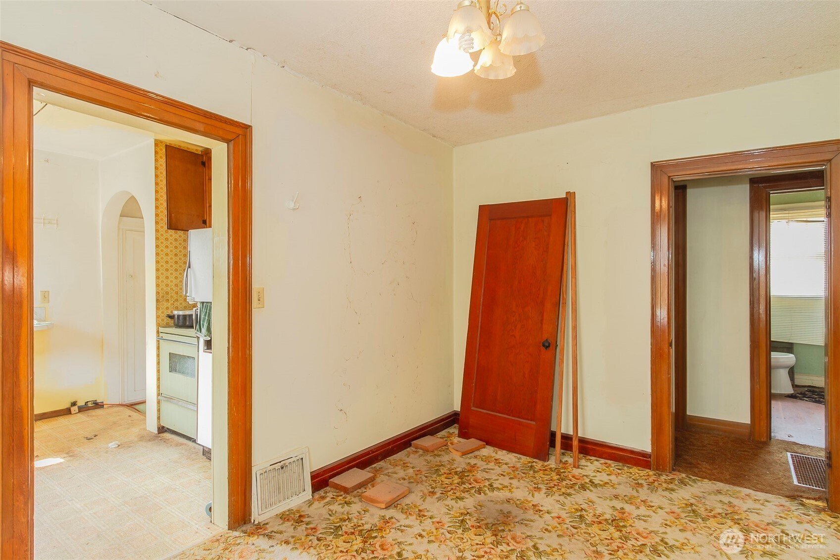 558 E 1st Avenue Property Photo 10