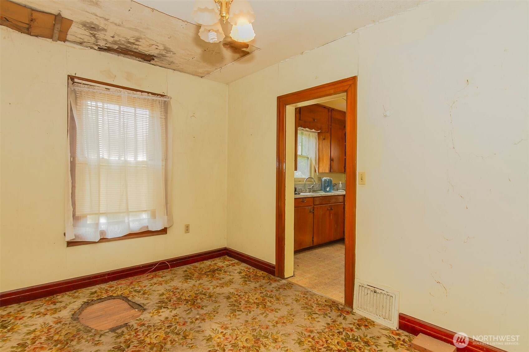 558 E 1st Avenue Property Photo 11