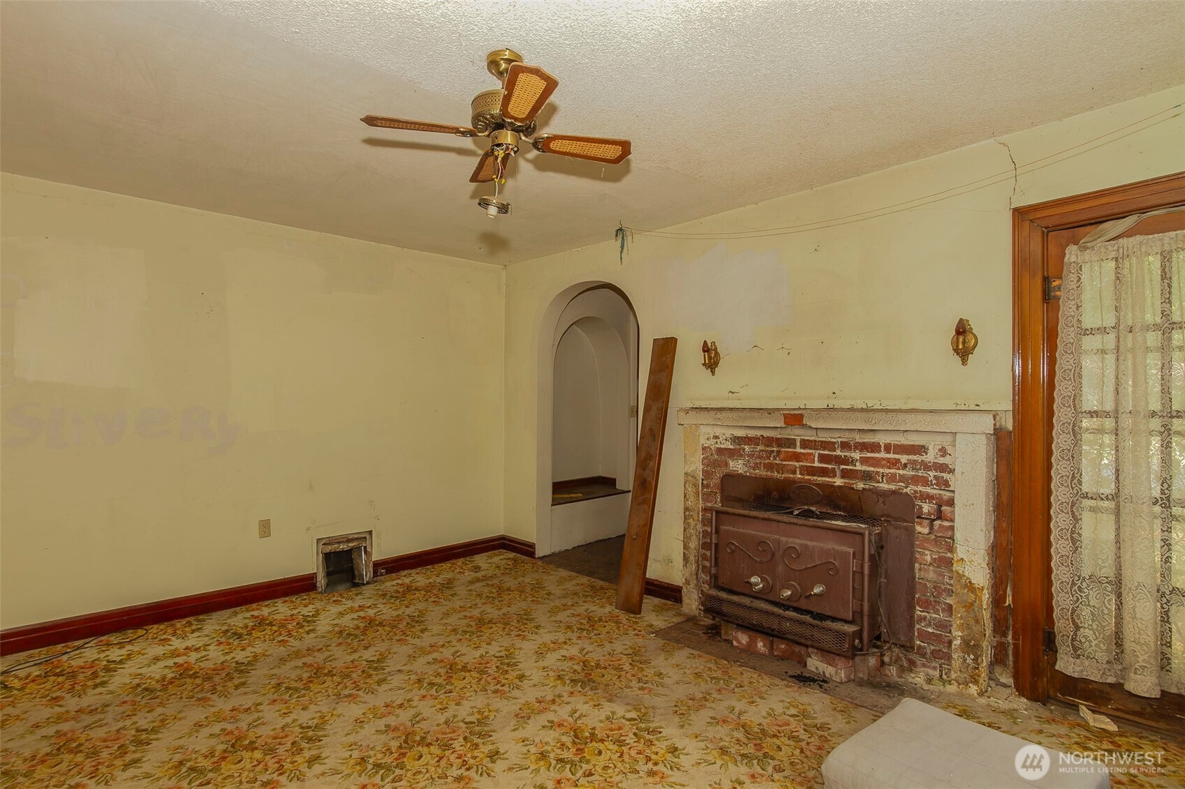 558 E 1st Avenue Property Photo 15
