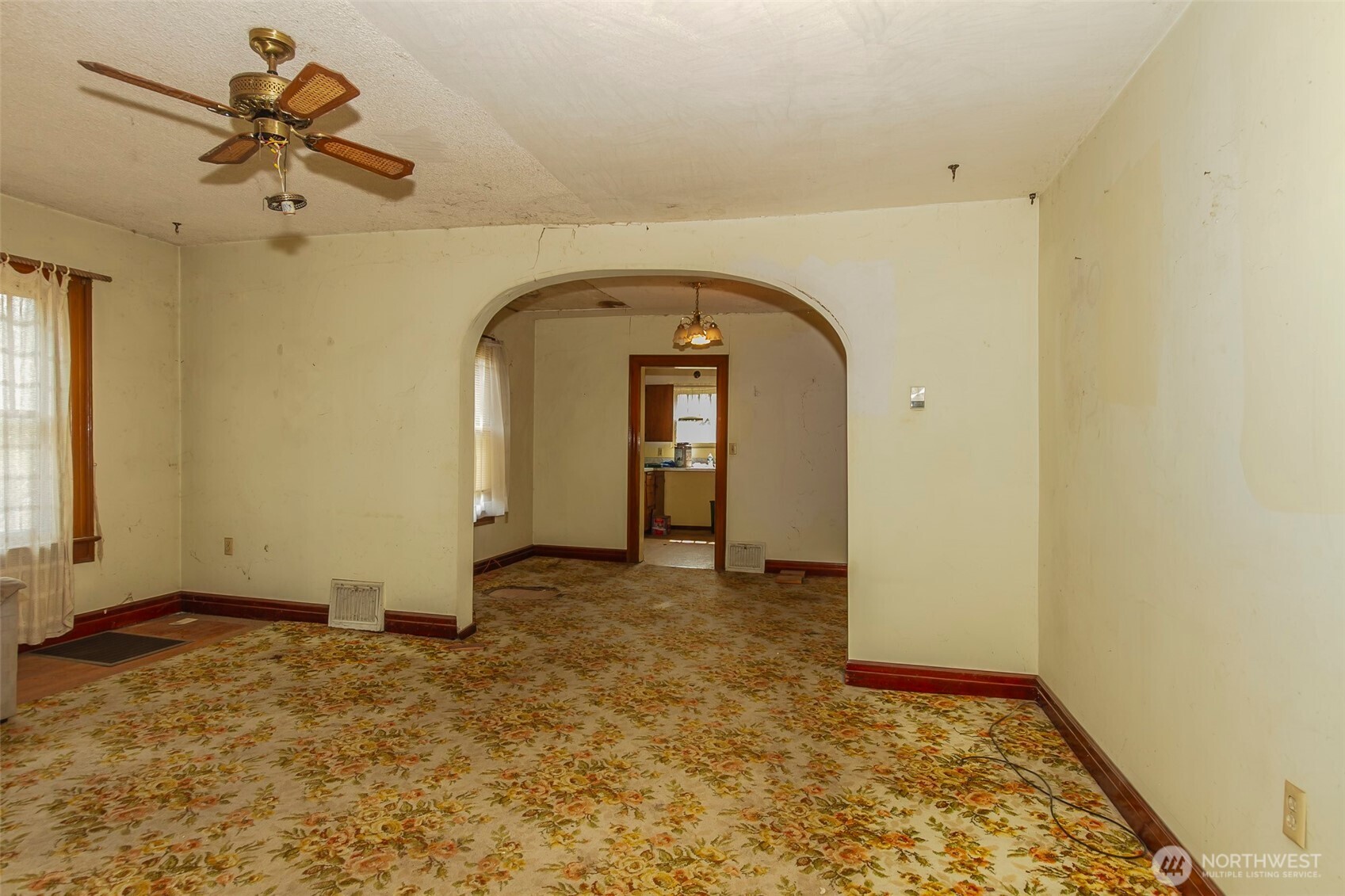 558 E 1st Avenue Property Photo 16