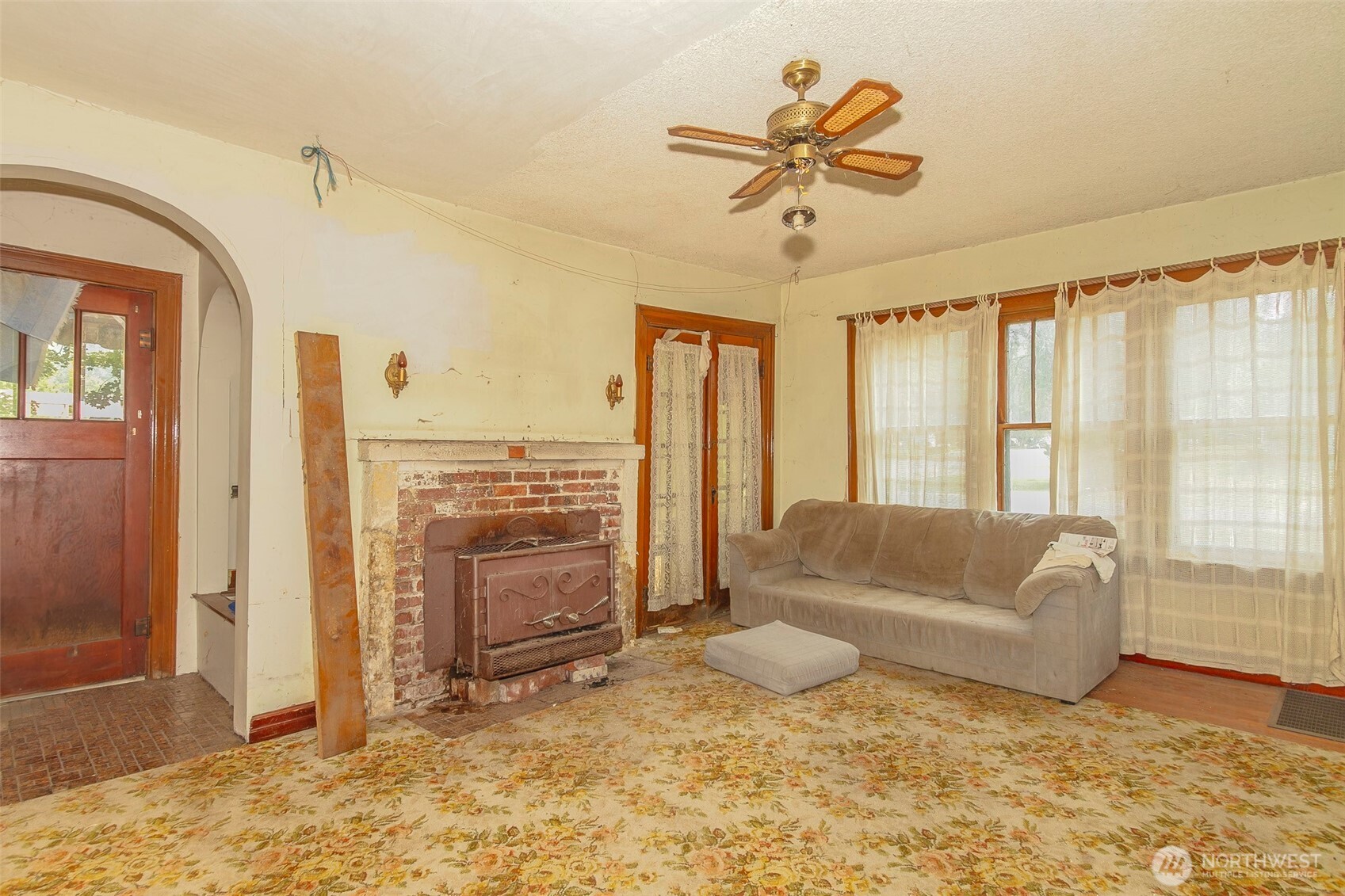558 E 1st Avenue Property Photo 17