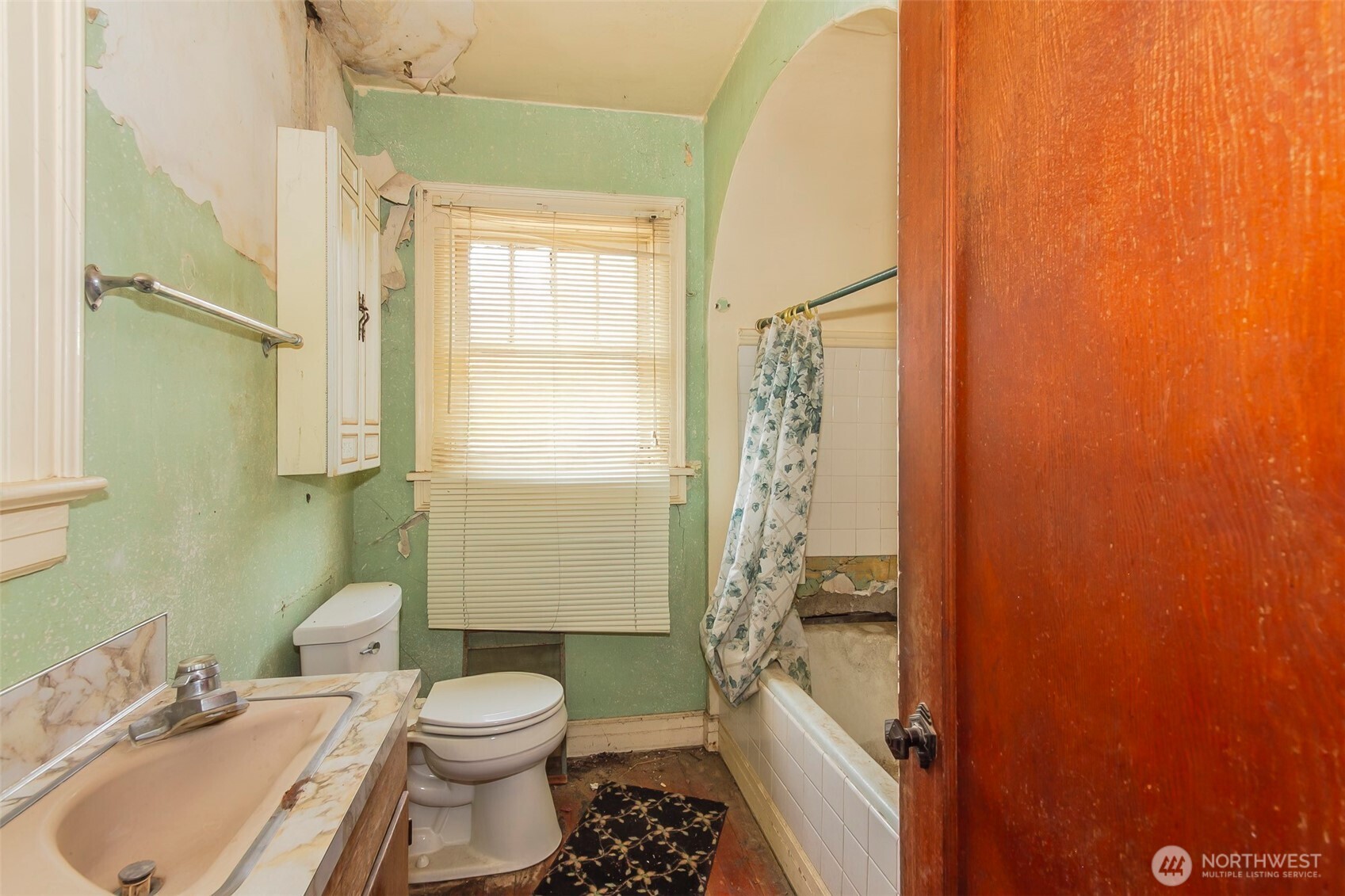 558 E 1st Avenue Property Photo 20