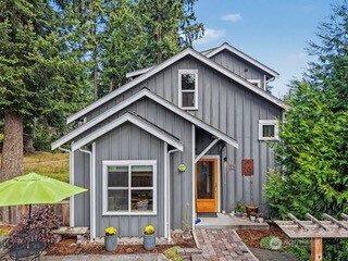 225 Bowery Loop Property Photo 4