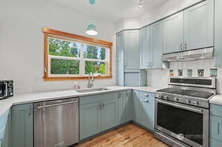 225 Bowery Loop Property Photo 14