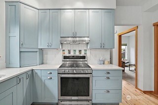 225 Bowery Loop Property Photo 16