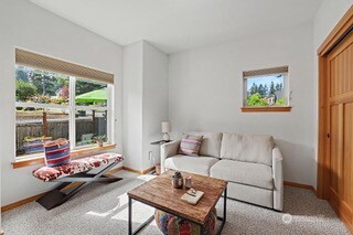 225 Bowery Loop Property Photo 22