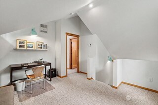 225 Bowery Loop Property Photo 24