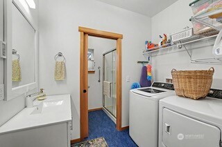 225 Bowery Loop Property Photo 30