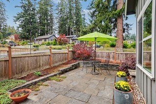 225 Bowery Loop Property Photo 35