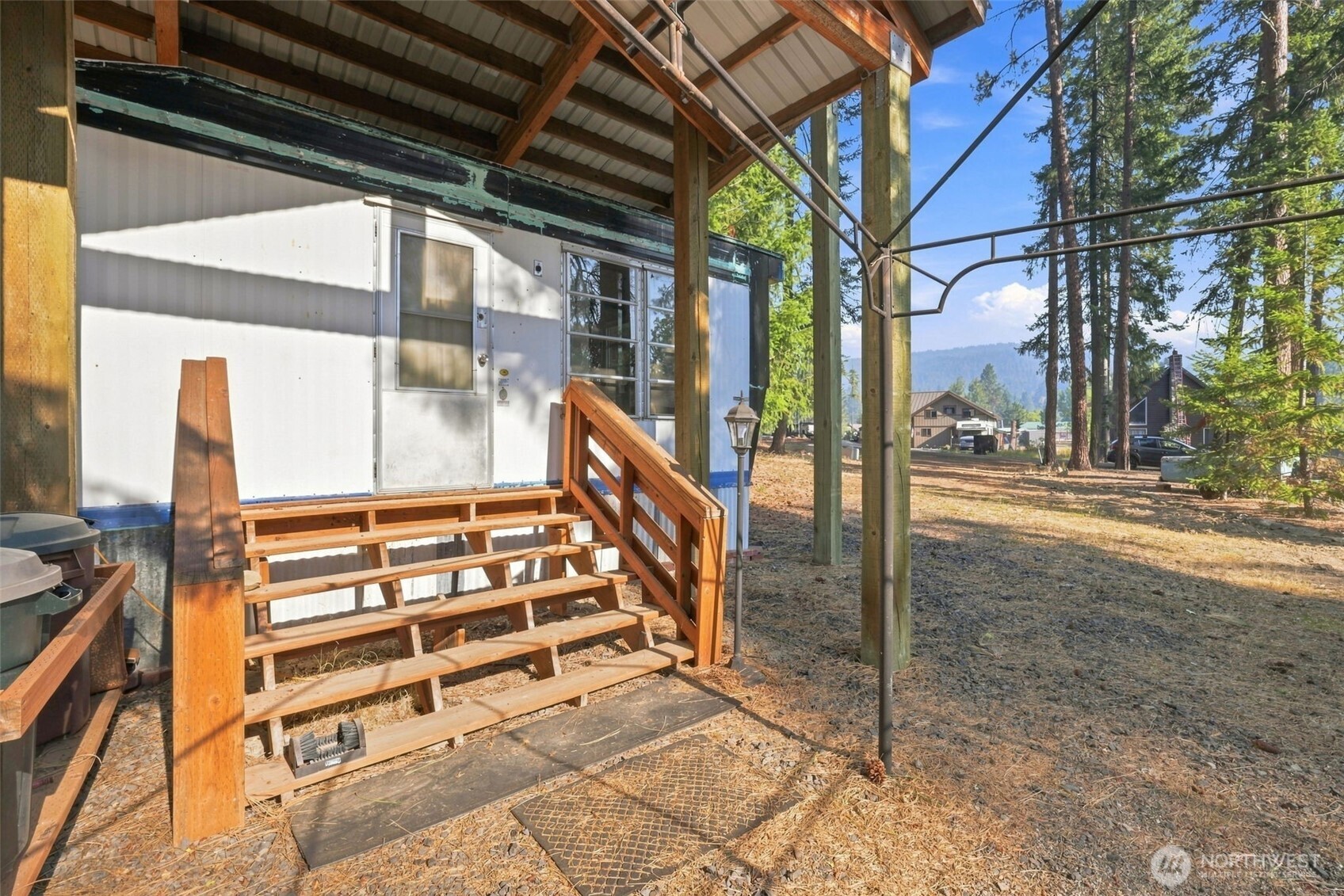 570 W Pacific Avenue Property Photo 2
