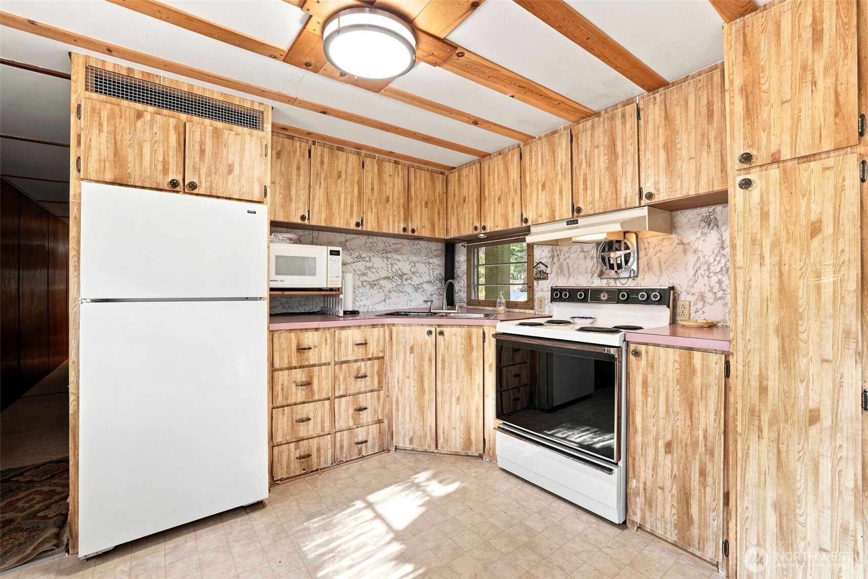 570 W Pacific Avenue Property Photo 6