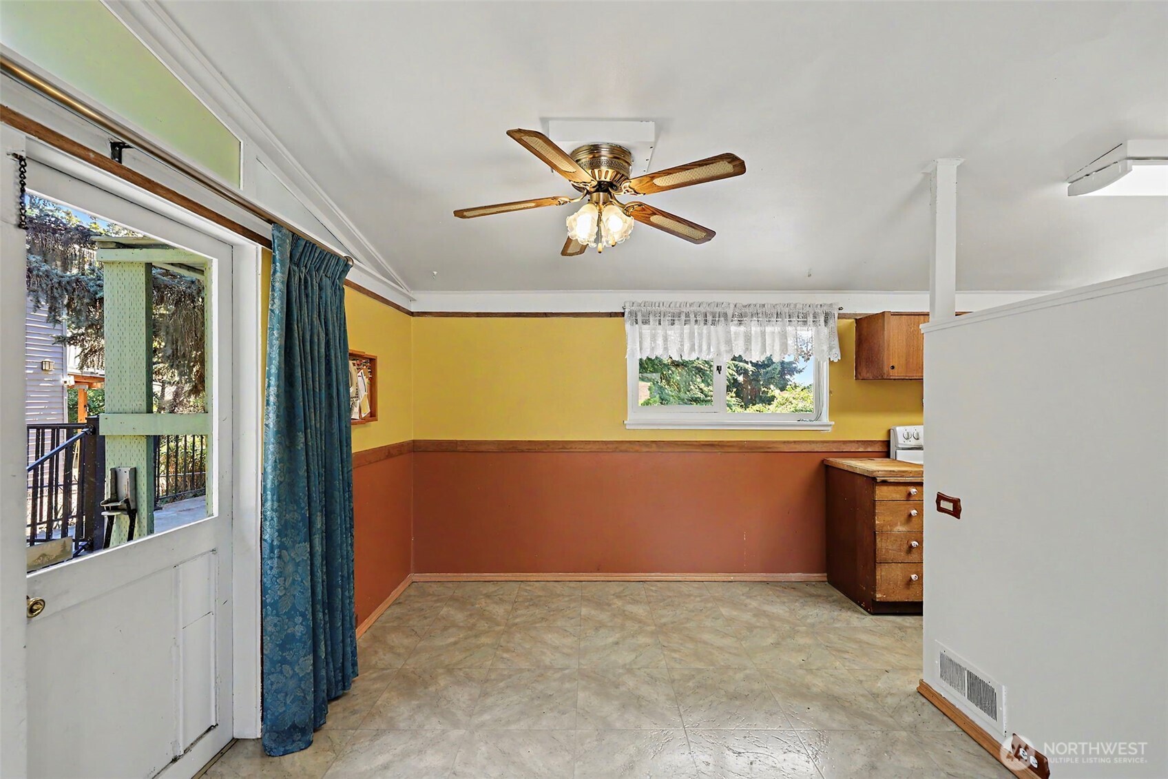 3827 S 176th Street Property Photo 6