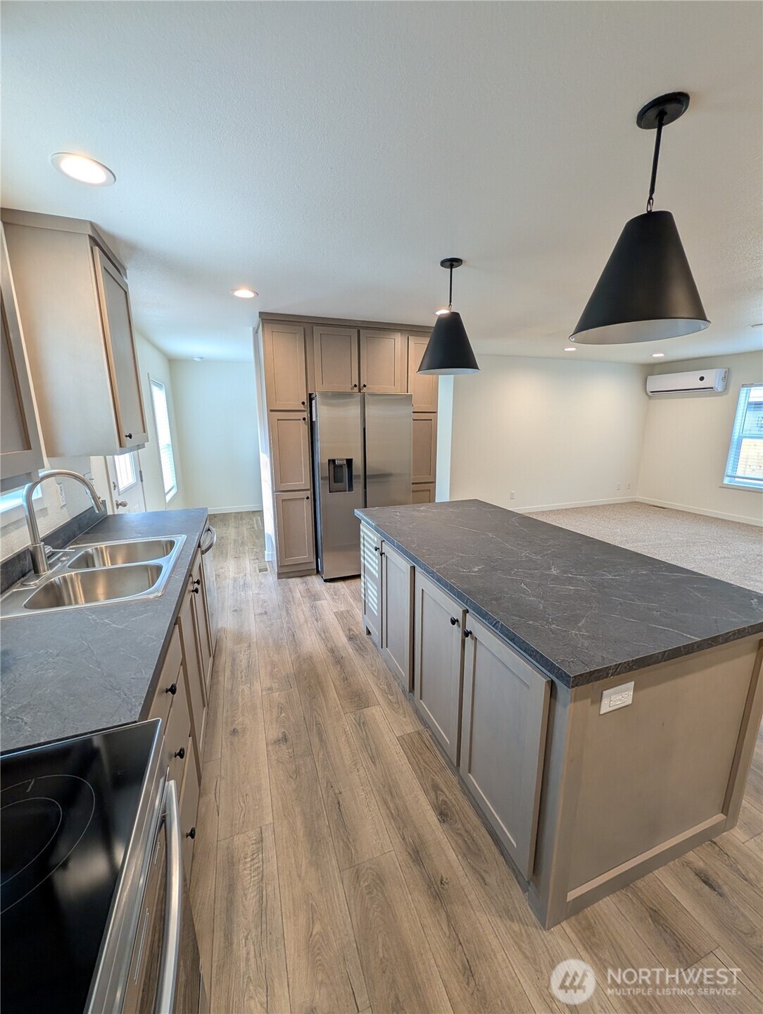 509 Nw Fir Property Photo 3