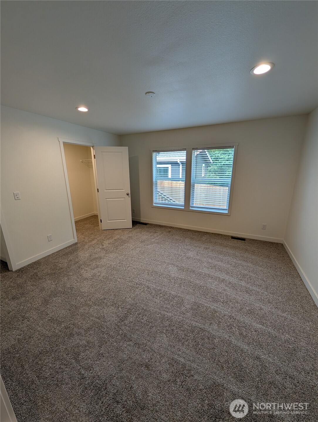 509 Nw Fir Property Photo 4