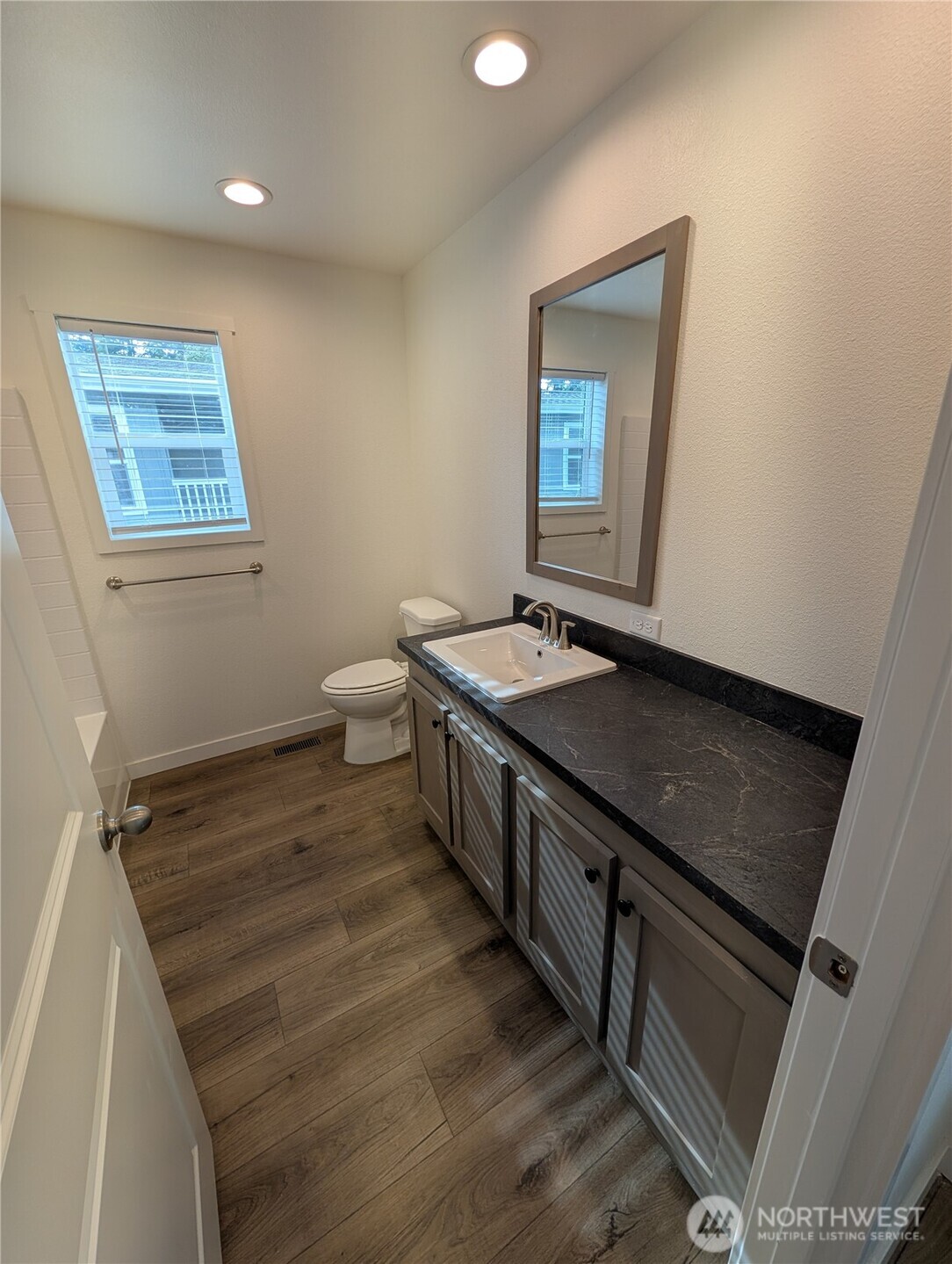 509 Nw Fir Property Photo 7