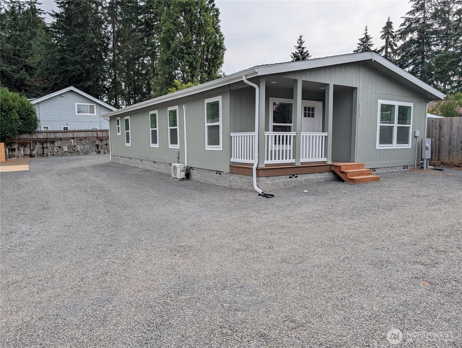 517 NW Fir Property Photo 1