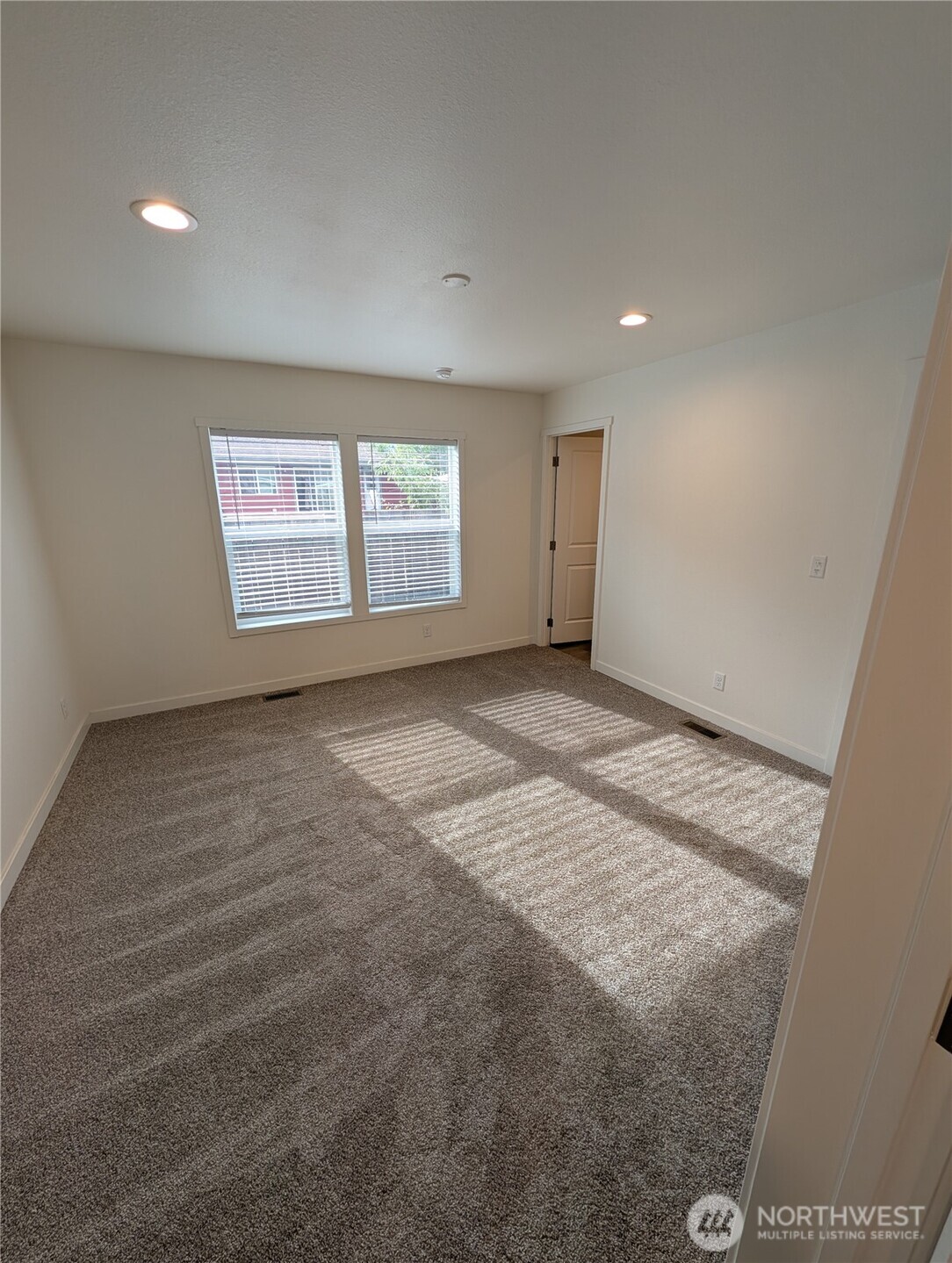 517 Nw Fir Property Photo 2