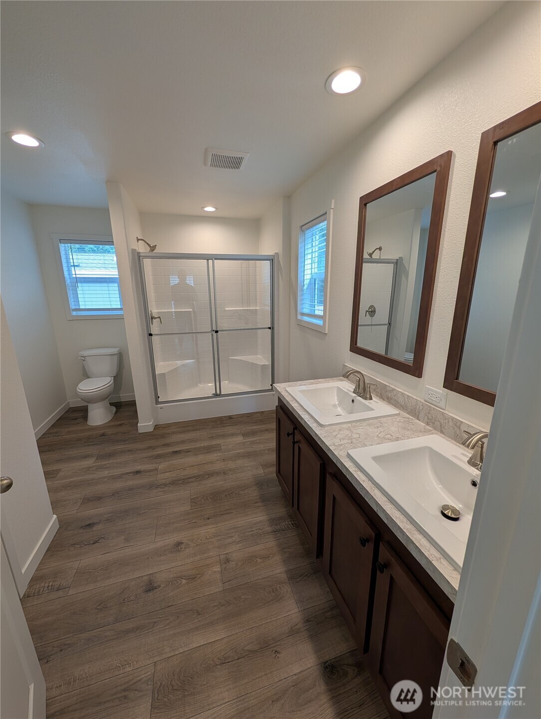 517 Nw Fir Property Photo 3