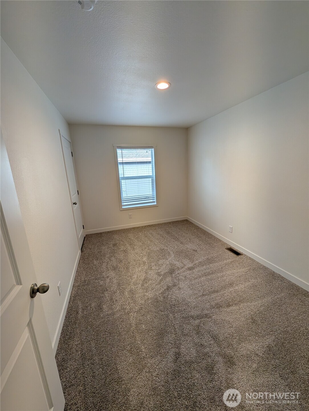517 Nw Fir Property Photo 4