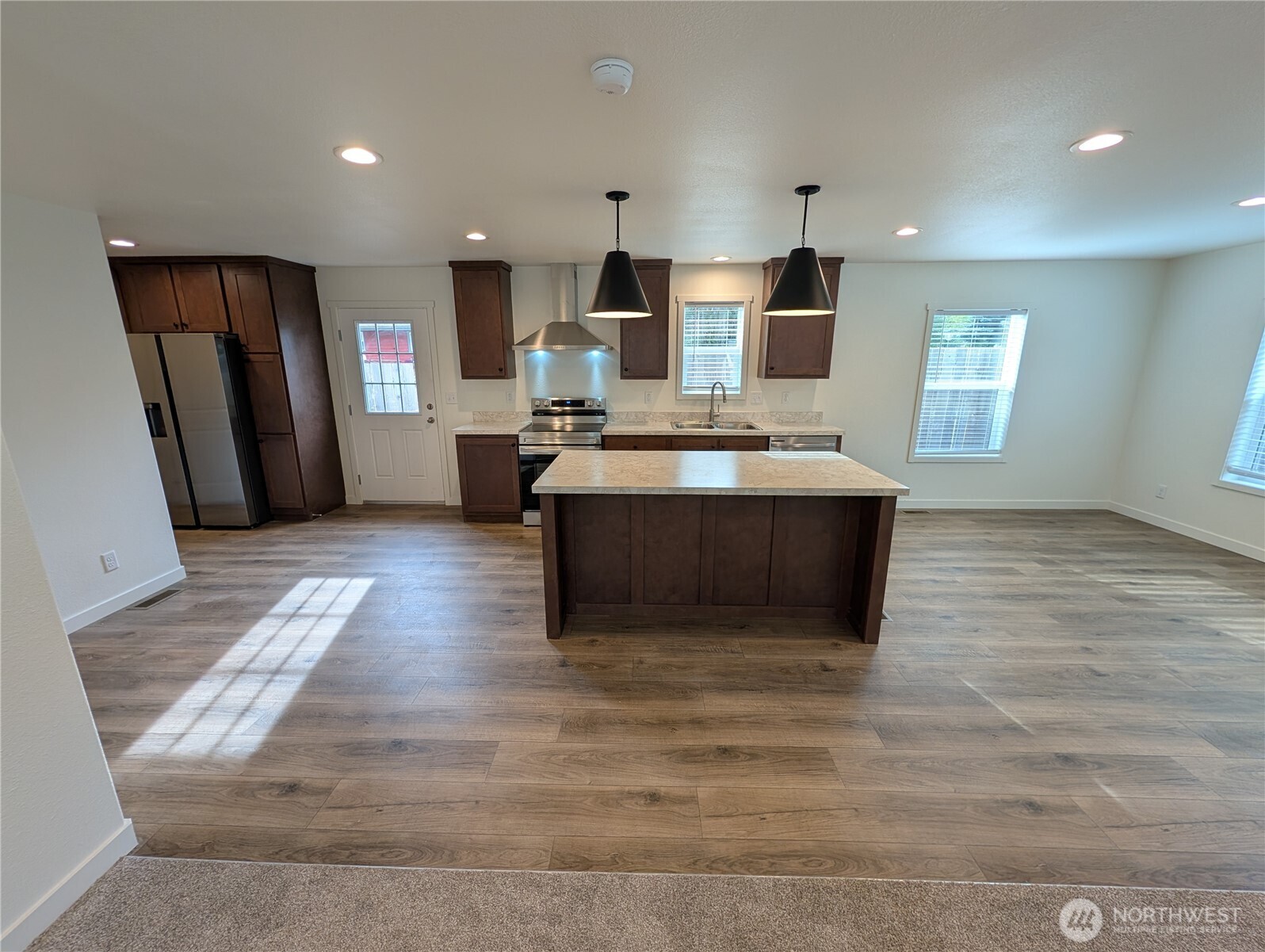 517 Nw Fir Property Photo 5