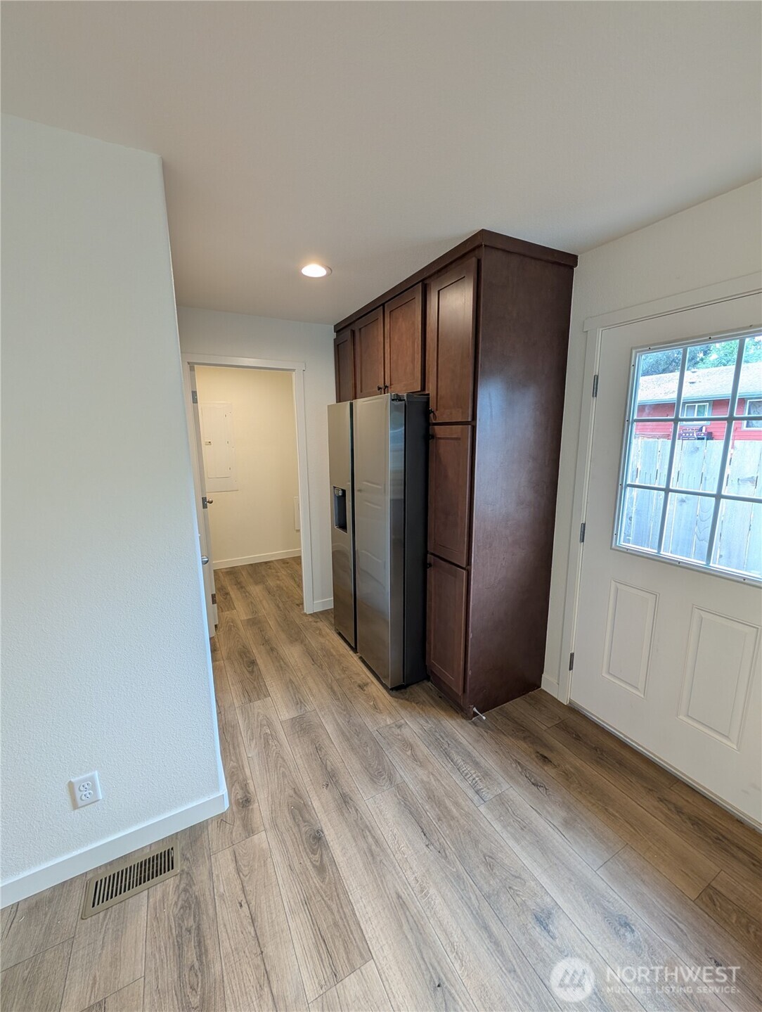 517 Nw Fir Property Photo 8