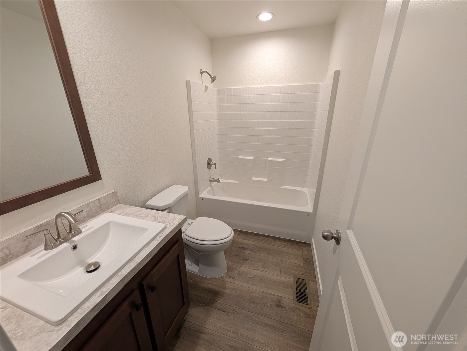 517 Nw Fir Property Photo 10