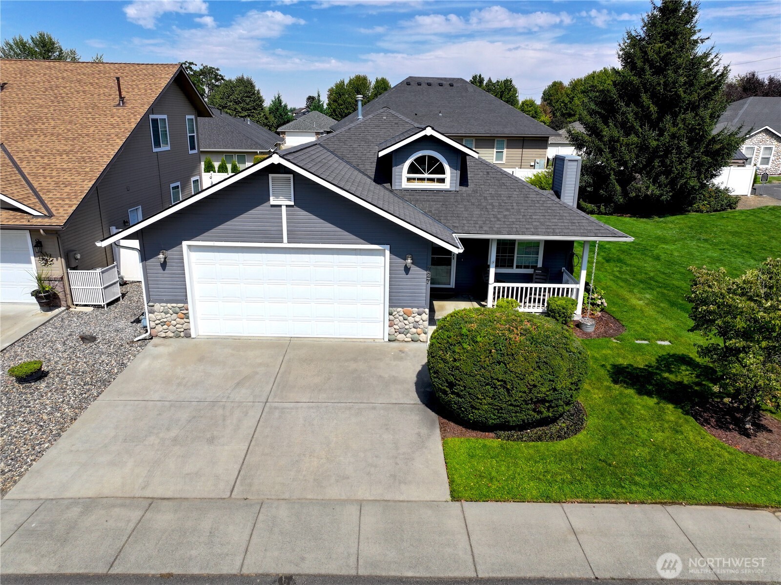 727 Se Magnoni Drive Property Photo 1