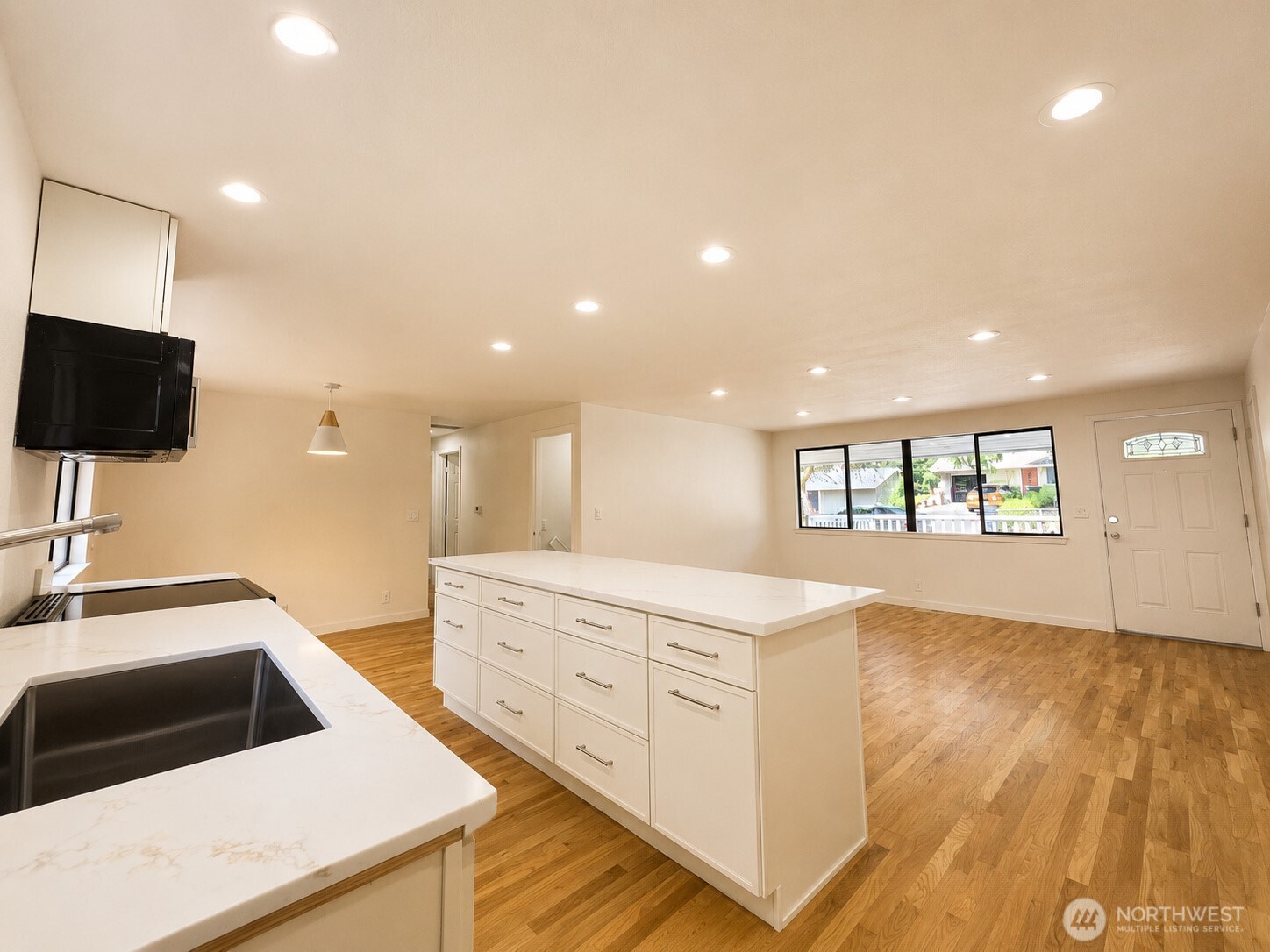 2502 202nd Place Property Photo 6