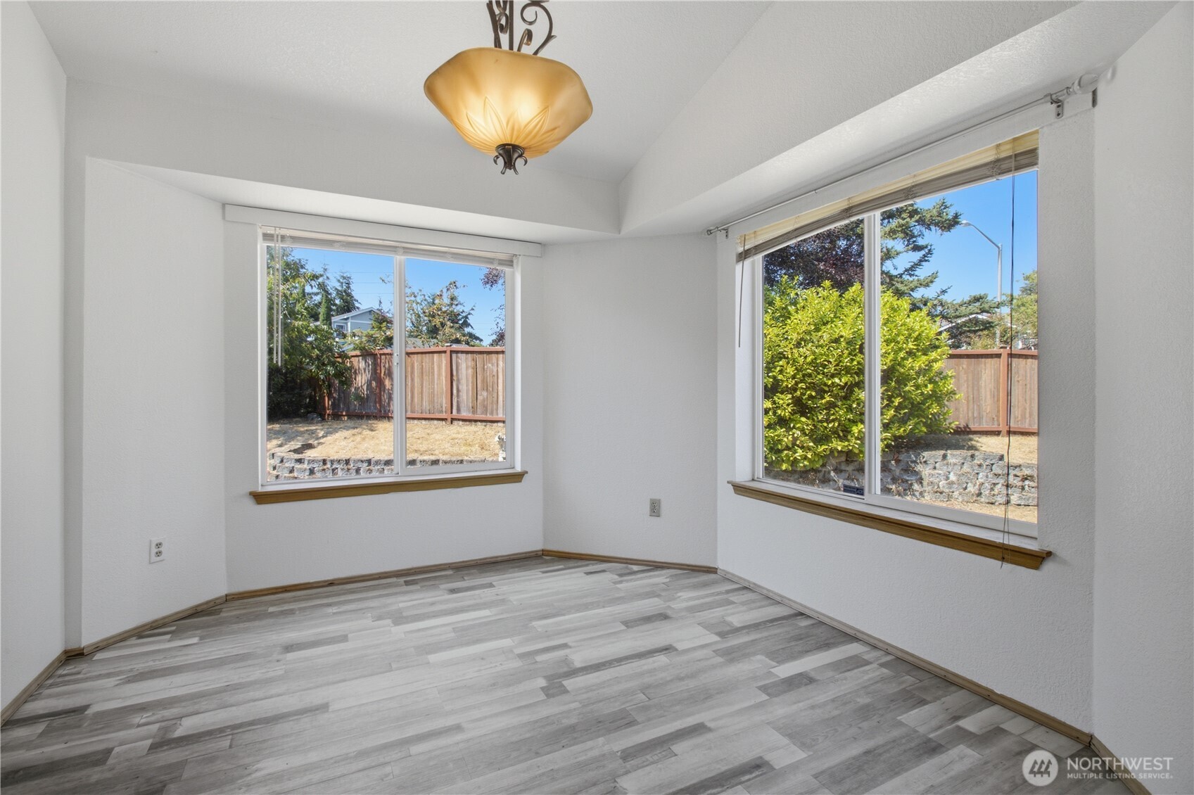 1239 Juniper Dr Se Property Photo 6