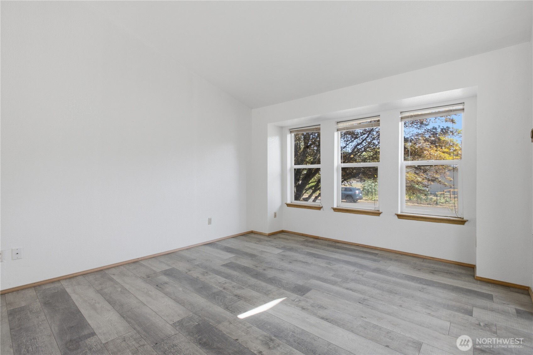 1239 Juniper Dr Se Property Photo 7