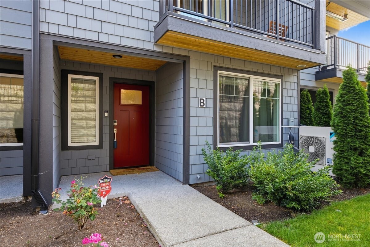 22924 80th Place B Property Photo 3
