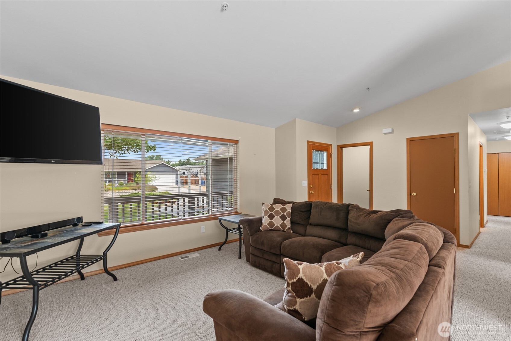 2520 Aviation Drive Property Photo 5