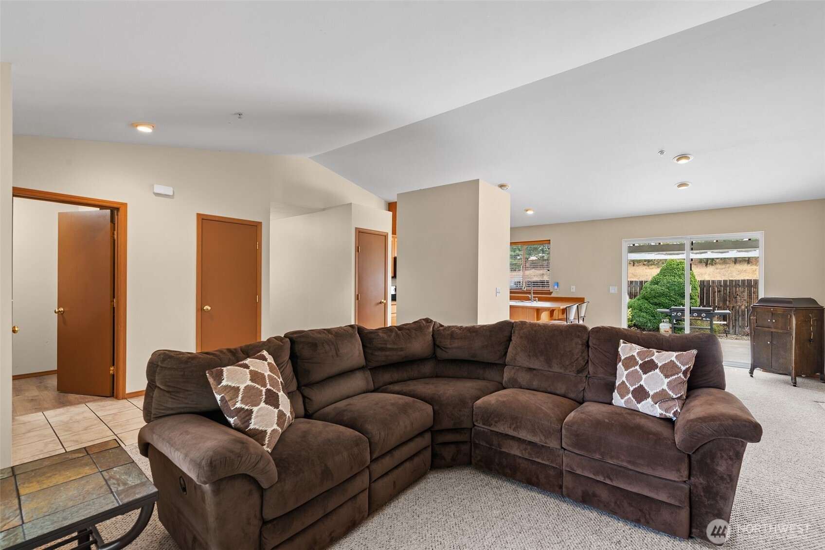 2520 Aviation Drive Property Photo 6